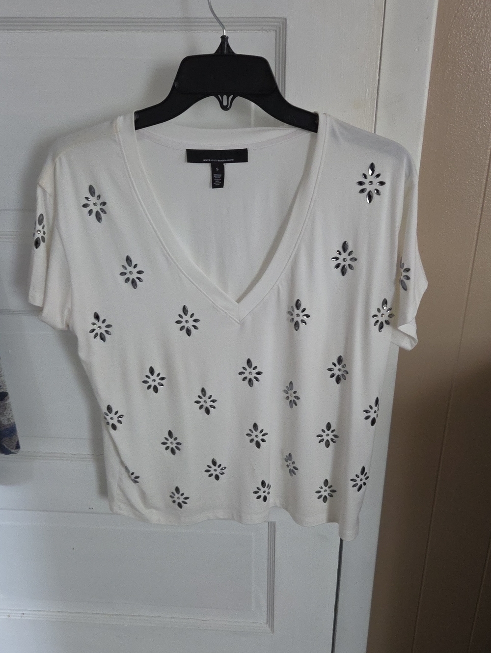 White House Black Market  V-Neck Short Sleeve Top. White With Floral Accents.